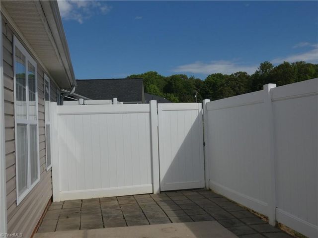 309 Locksley Court, Thomasville, NC 27360