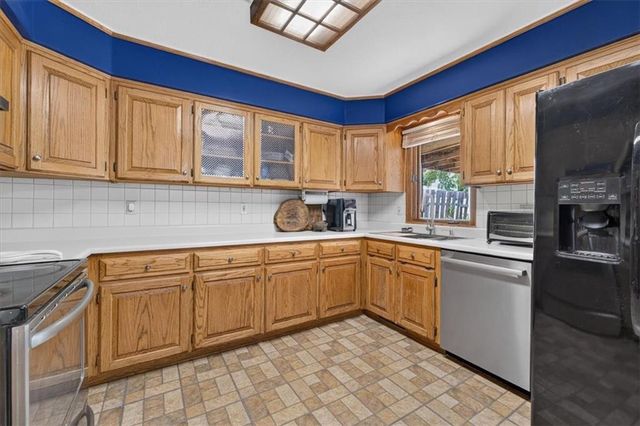 9304 E 27th Street S, Independence, MO 64052