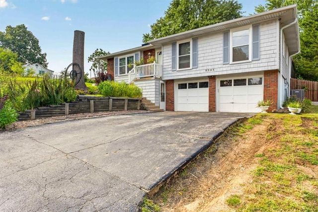 9304 E 27th Street S, Independence, MO 64052