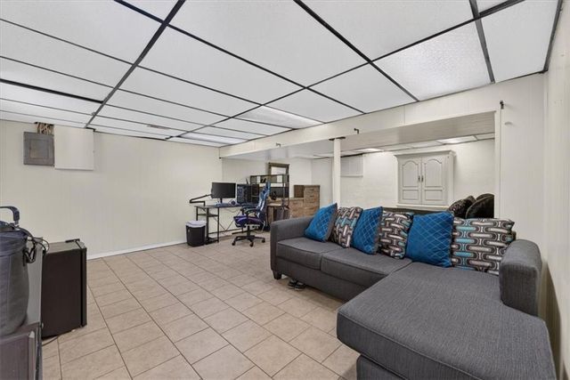 9304 E 27th Street S, Independence, MO 64052
