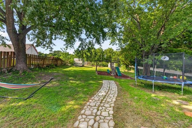 9304 E 27th Street S, Independence, MO 64052