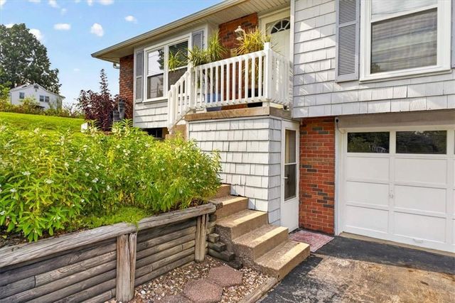 9304 E 27th Street S, Independence, MO 64052