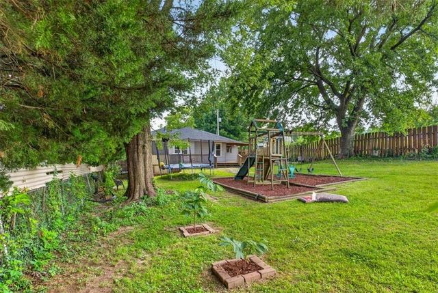 9304 E 27th Street S, Independence, MO 64052