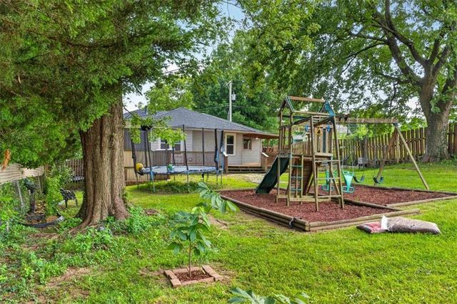 9304 E 27th Street S, Independence, MO 64052