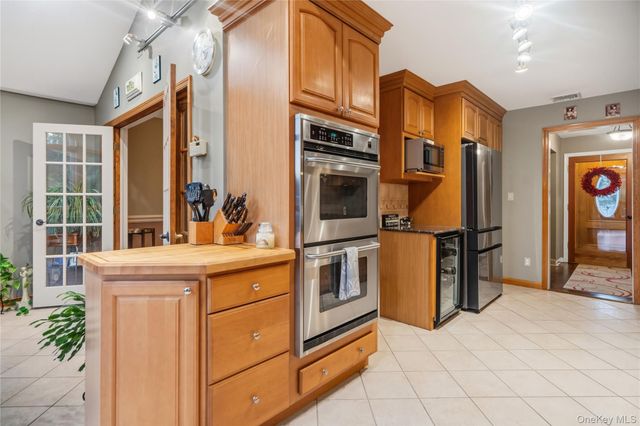 118 Chester Avenue, Massapequa Park, NY 11762