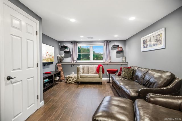 118 Chester Avenue, Massapequa Park, NY 11762