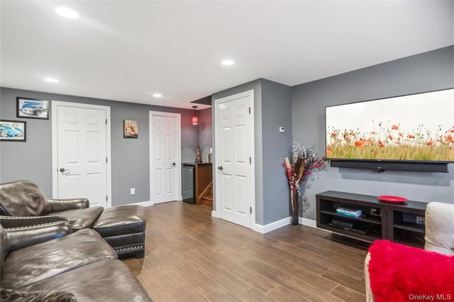 118 Chester Avenue, Massapequa Park, NY 11762