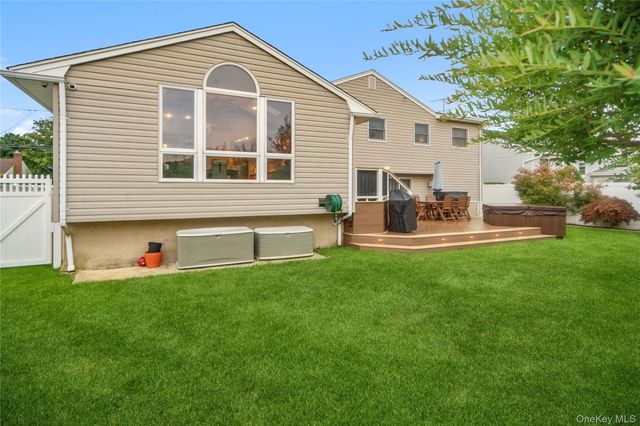 118 Chester Avenue, Massapequa Park, NY 11762
