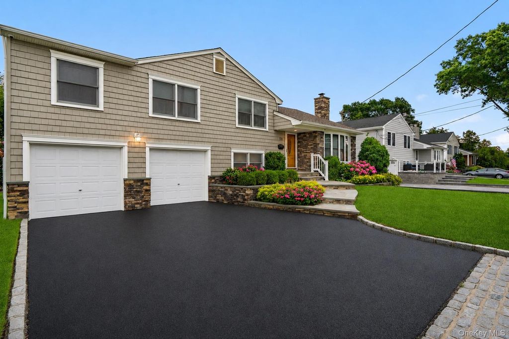 118 Chester Avenue, Massapequa Park, NY 11762 — photo 2
