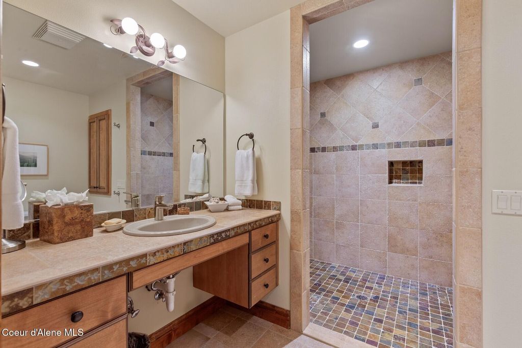 4520 S Threemile Point Rd, Coeur d'Alene, ID 83814 photo 52