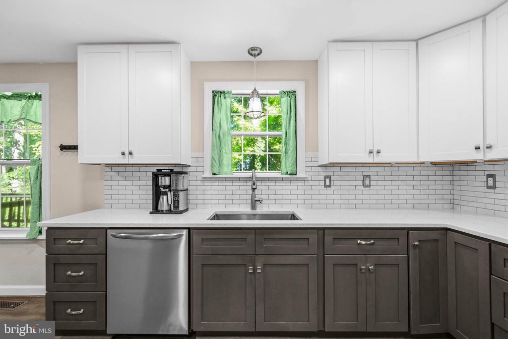 Image 10 of property listing at 7090 MAXWELL DR, Hughesville, MD 20637