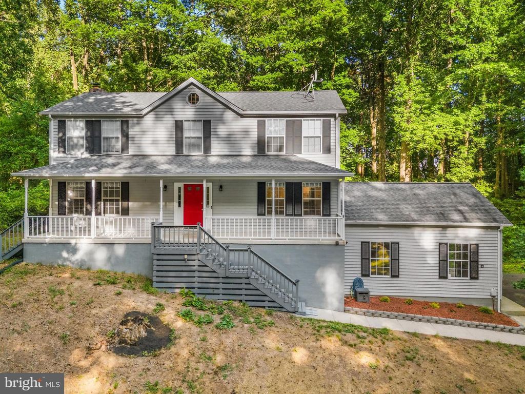 Image 4 of property listing at 7090 MAXWELL DR, Hughesville, MD 20637