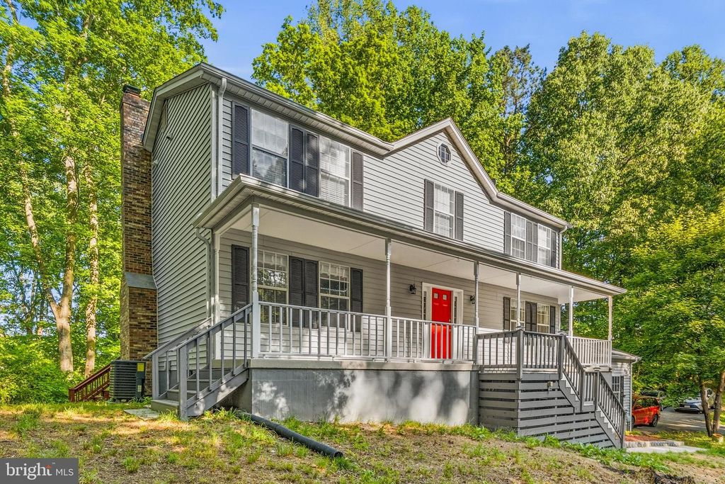 Image 5 of property listing at 7090 MAXWELL DR, Hughesville, MD 20637