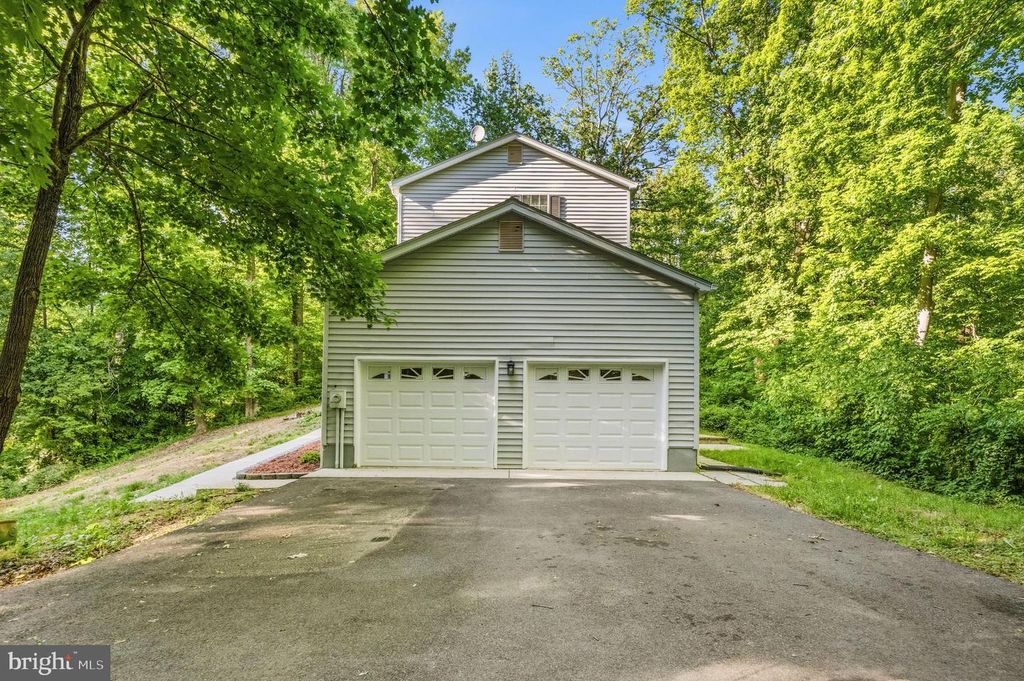 Image 54 of property listing at 7090 MAXWELL DR, Hughesville, MD 20637
