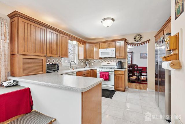 2 Lioni Court, Piscataway, NJ 08854