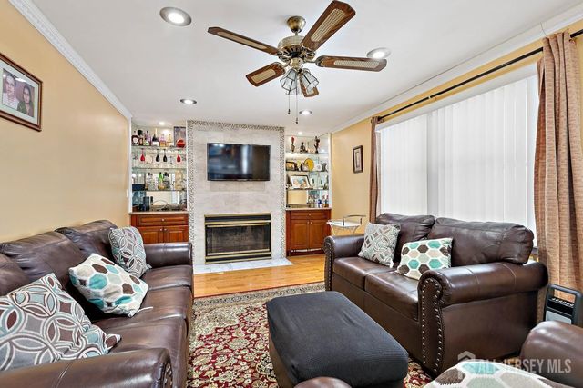 2 Lioni Court, Piscataway, NJ 08854