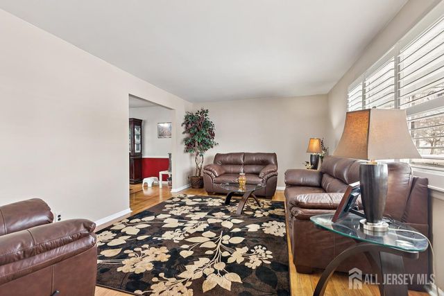 2 Lioni Court, Piscataway, NJ 08854