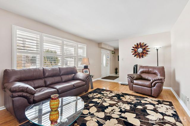 2 Lioni Court, Piscataway, NJ 08854