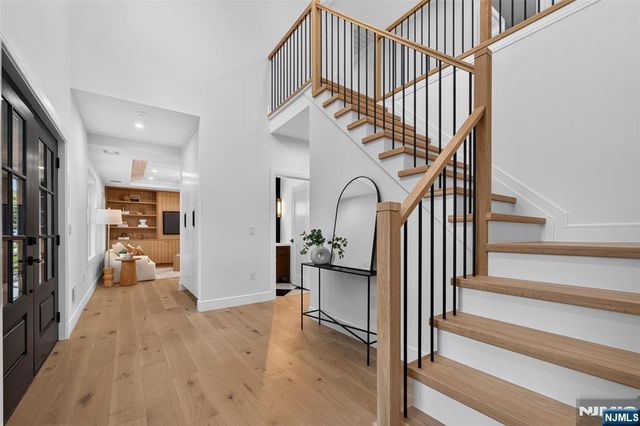 85 Oliver Road, Paramus, NJ 07652