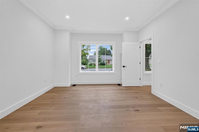 85 Oliver Road, Paramus, NJ 07652