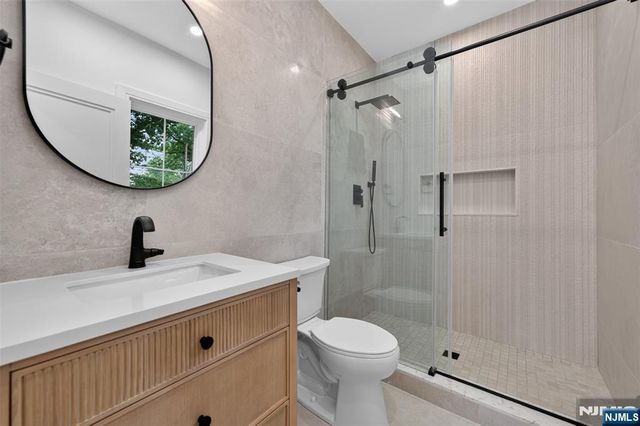 85 Oliver Road, Paramus, NJ 07652