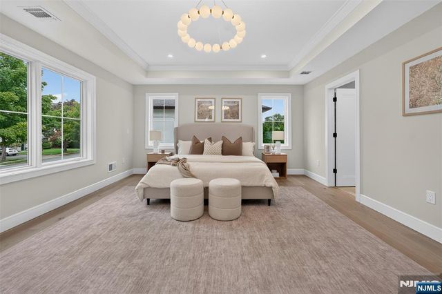 85 Oliver Road, Paramus, NJ 07652