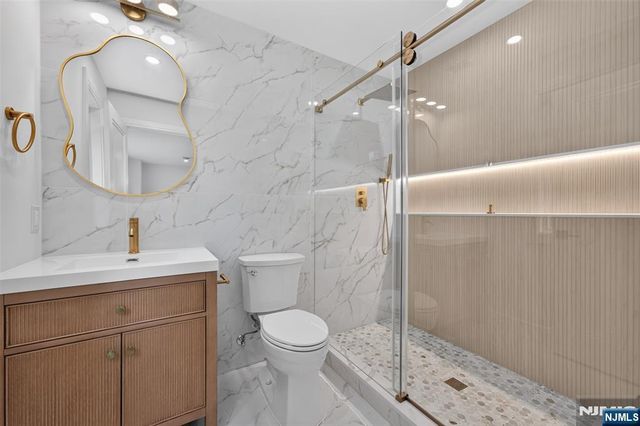 85 Oliver Road, Paramus, NJ 07652