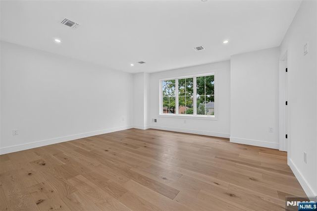 85 Oliver Road, Paramus, NJ 07652