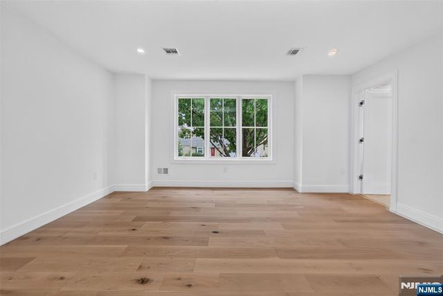 85 Oliver Road, Paramus, NJ 07652