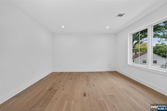 85 Oliver Road, Paramus, NJ 07652