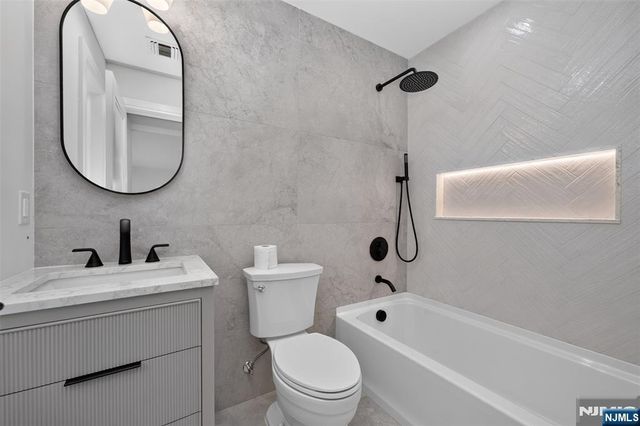 85 Oliver Road, Paramus, NJ 07652