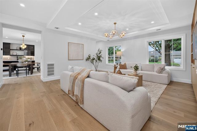 85 Oliver Road, Paramus, NJ 07652