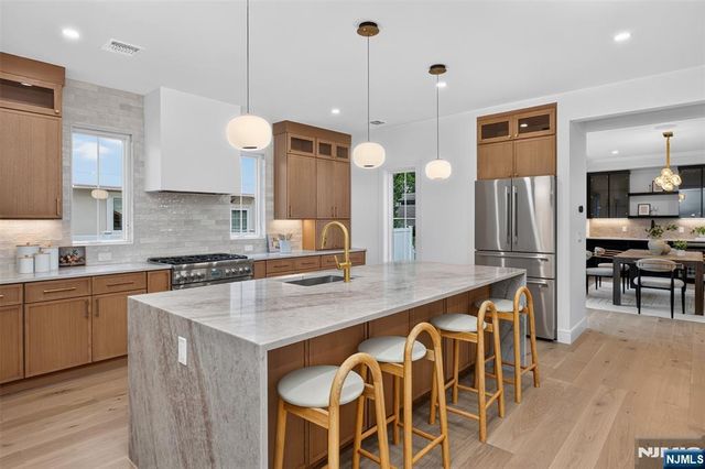 85 Oliver Road, Paramus, NJ 07652