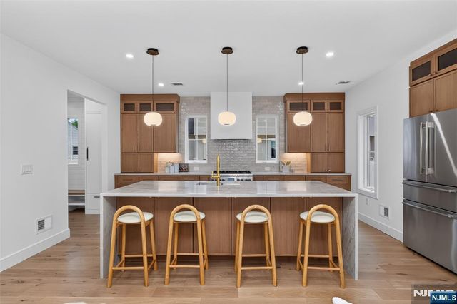 85 Oliver Road, Paramus, NJ 07652