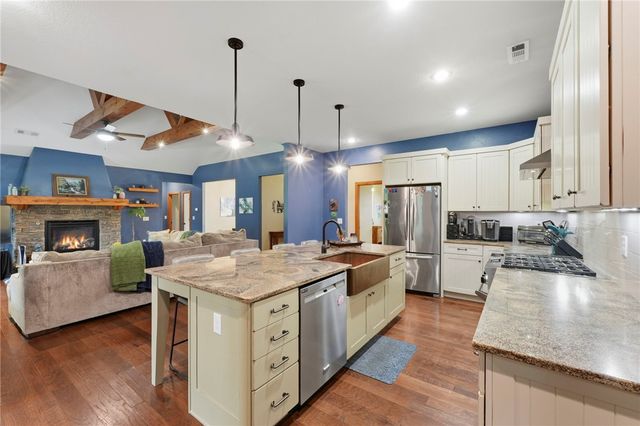 9180 Lee Harris Road, Bentonville, AR 72713