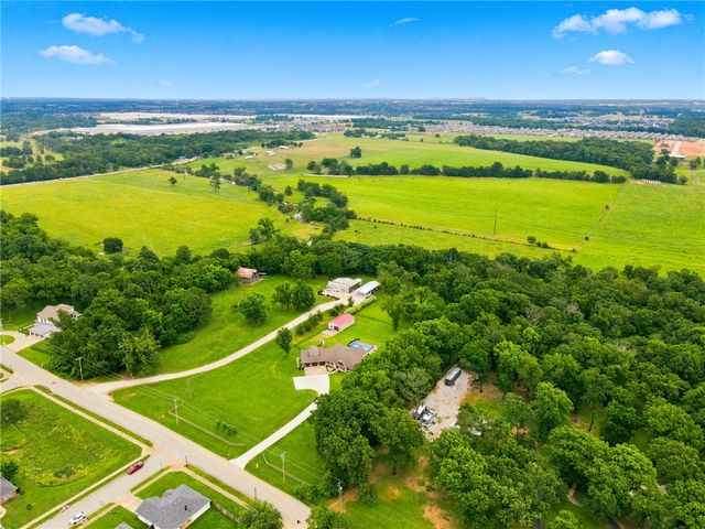 9180 Lee Harris Road, Bentonville, AR 72713