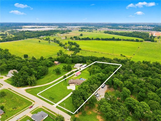 9180 Lee Harris Road, Bentonville, AR 72713