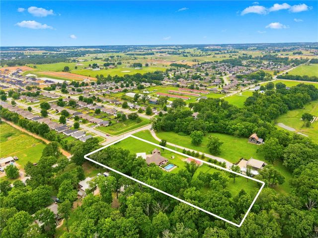 9180 Lee Harris Road, Bentonville, AR 72713