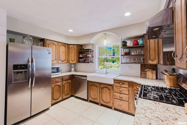 1502 NAGEL Drive, Marion, IL 62959