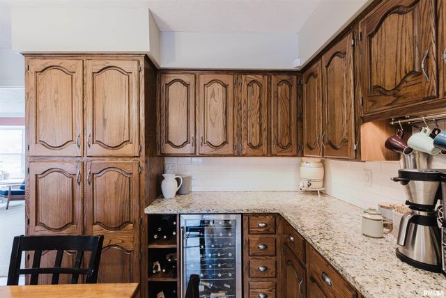 1502 NAGEL Drive, Marion, IL 62959