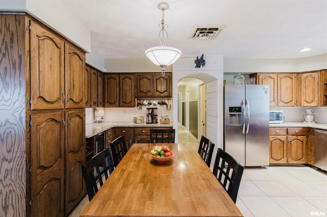 1502 NAGEL Drive, Marion, IL 62959