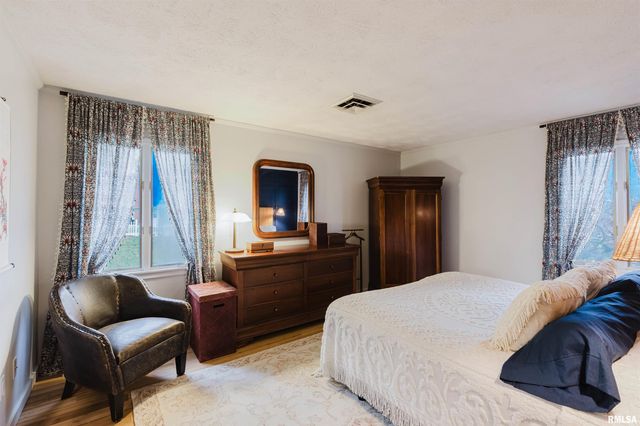 1502 NAGEL Drive, Marion, IL 62959