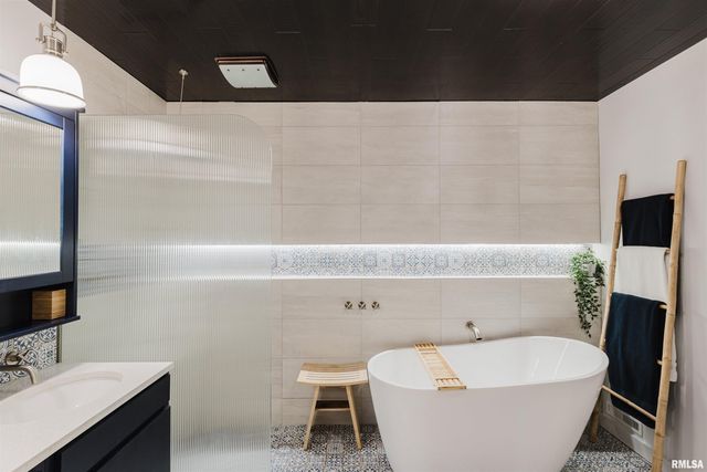 1502 NAGEL Drive, Marion, IL 62959