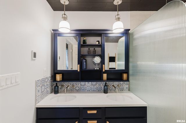 1502 NAGEL Drive, Marion, IL 62959