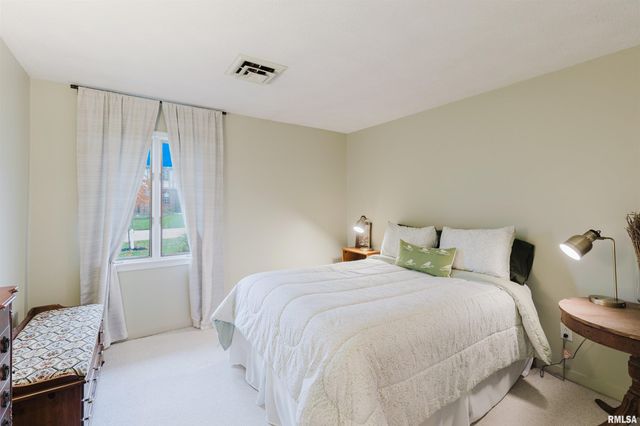 1502 NAGEL Drive, Marion, IL 62959