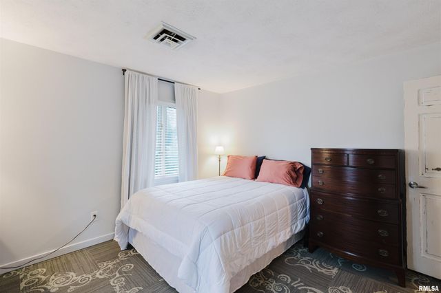 1502 NAGEL Drive, Marion, IL 62959