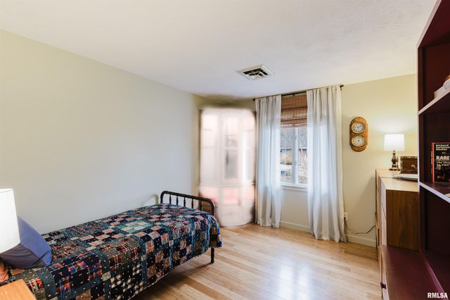 1502 NAGEL Drive, Marion, IL 62959