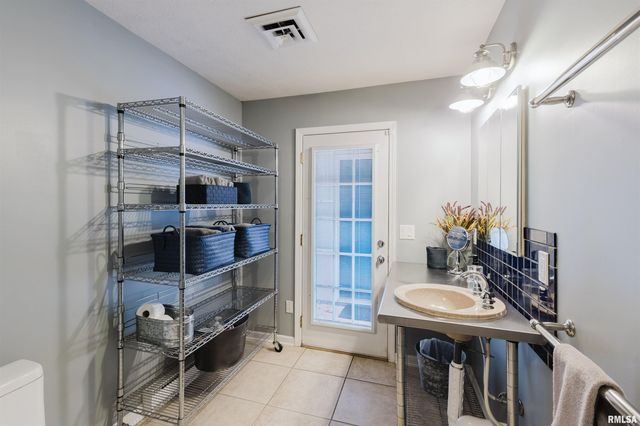 1502 NAGEL Drive, Marion, IL 62959