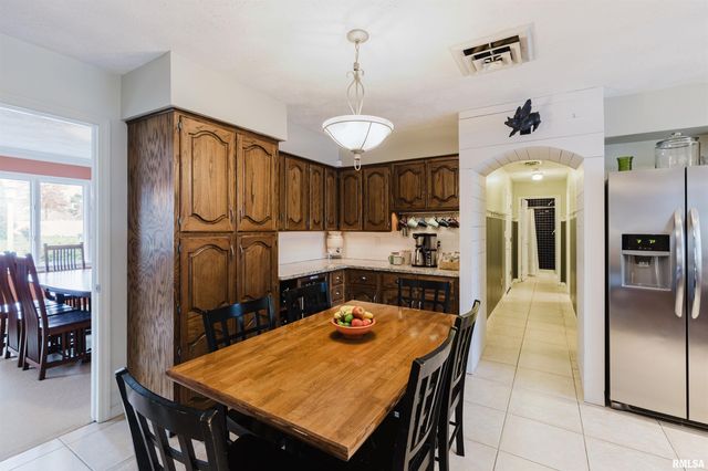 1502 NAGEL Drive, Marion, IL 62959