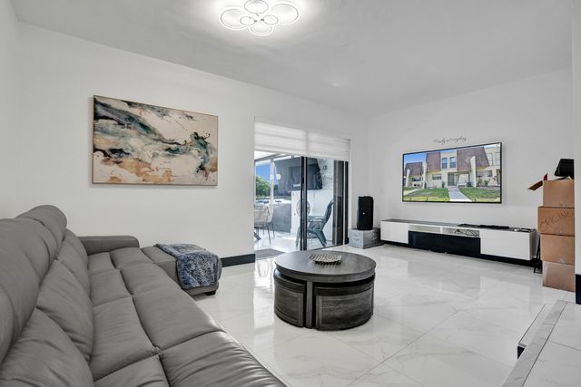 8992 Palm Tree Lane 8992, Pembroke Pines, FL 33024